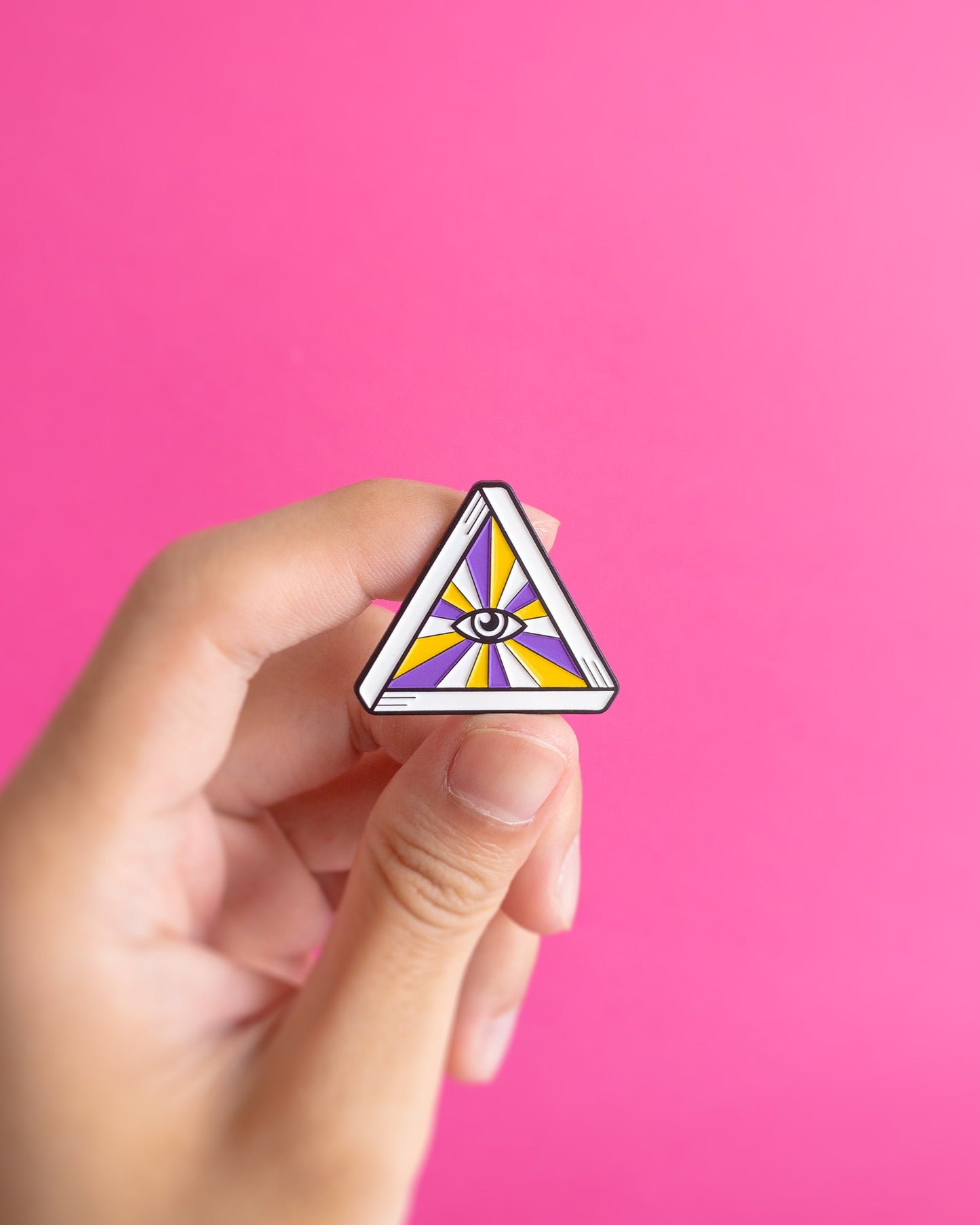 Queer eye (enby) — enamel pin