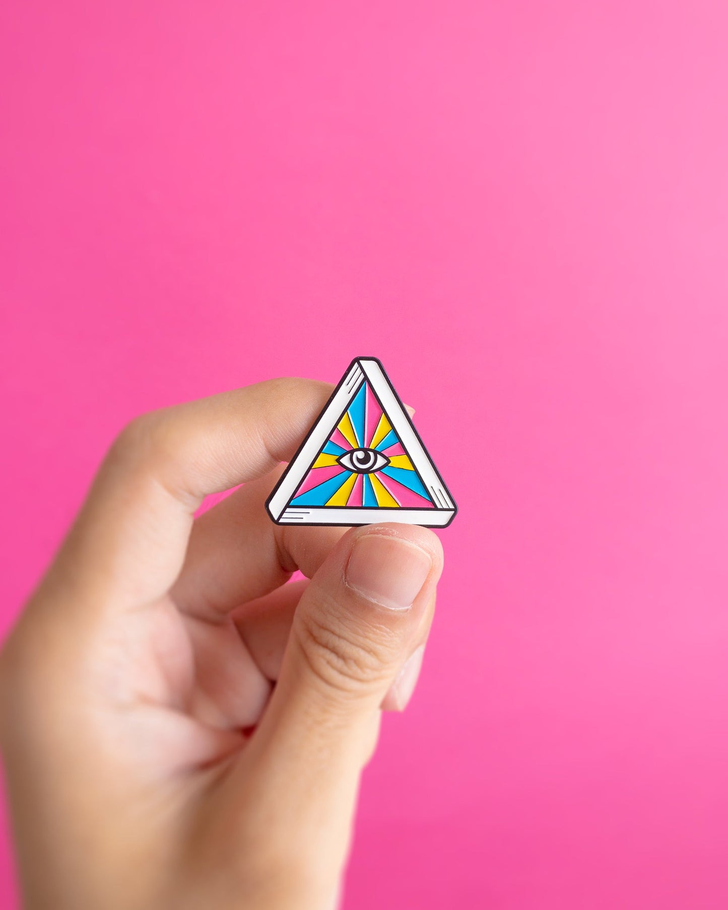 Queer eye (pansexual) — enamel pin