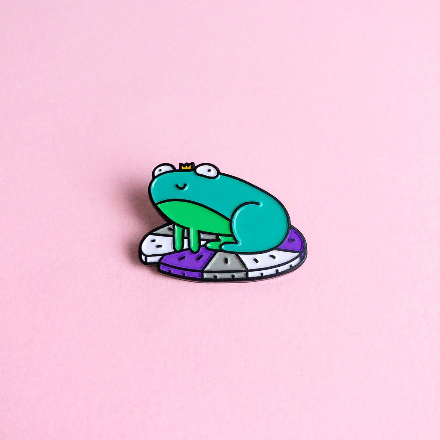 Frog (asexual / demisexual) — enamel pin